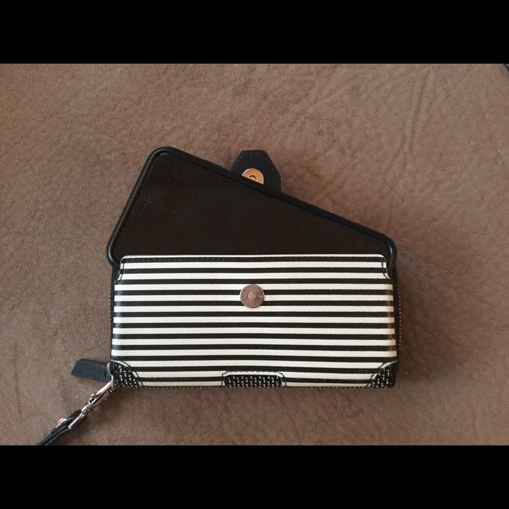 Stella & Dot - Madison Tech Wallet - Picture 2 of 4